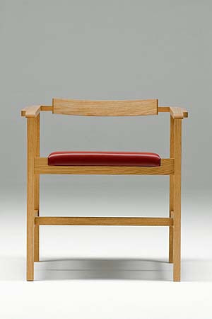 木製肘掛け椅子