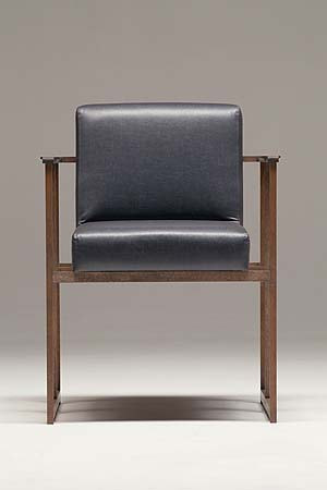 木製肘掛け椅子